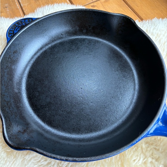 Le Creuset Skillet - Picture 2 of 6